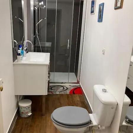 La Maison Du Donjon - Gites De 8 Personnes, Parking Prive Avec Jardin Terrasse Loches Exterior photo