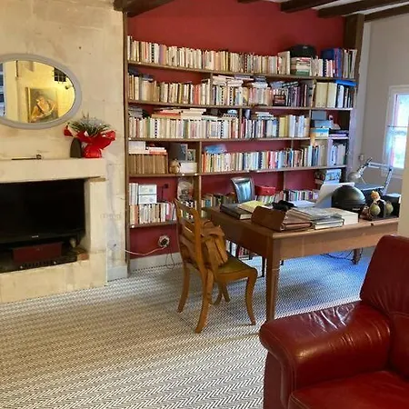 La Maison Du Donjon - Gites De 8 Personnes, Parking Prive Avec Jardin Terrasse Loches Exterior photo