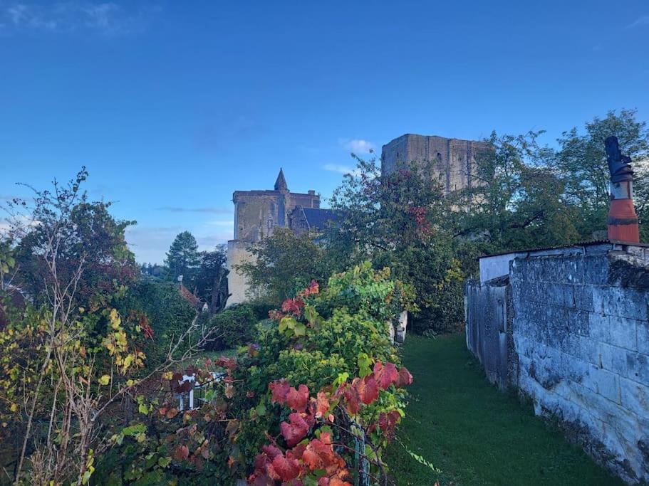 La Maison Du Donjon - De 8 Personnes, Parking Prive Avec Jardin Terrasse Holiday home *