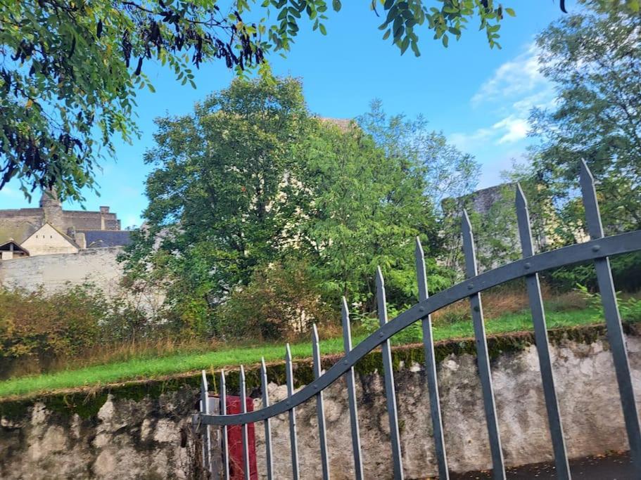 Holiday home La Maison Du Donjon - De 8 Personnes, Parking Prive Avec Jardin Terrasse