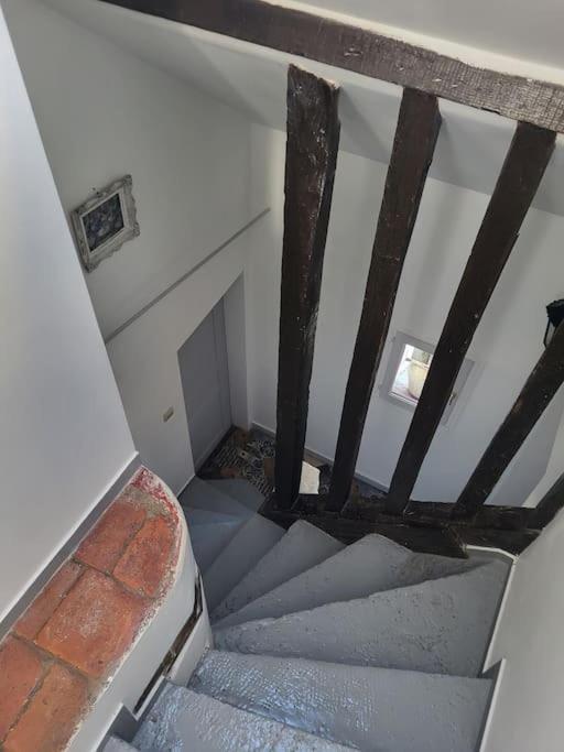 La Maison Du Donjon - De 8 Personnes, Parking Prive Avec Jardin Terrasse Loches