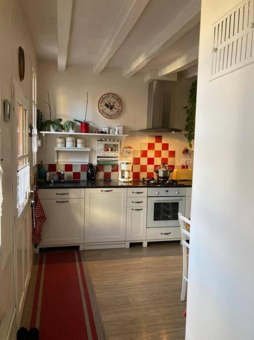 La Maison Du Donjon - De 8 Personnes, Parking Prive Avec Jardin Terrasse * Loches