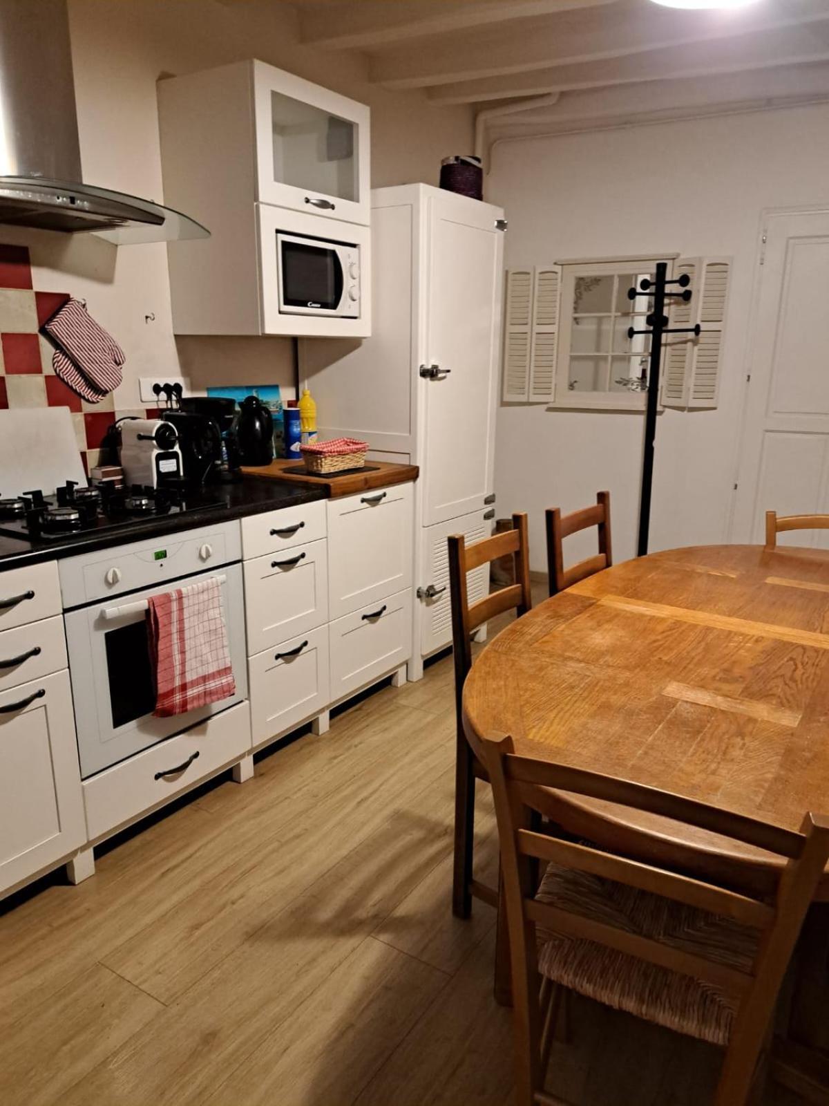 La Maison Du Donjon - De 8 Personnes, Parking Prive Avec Jardin Terrasse *