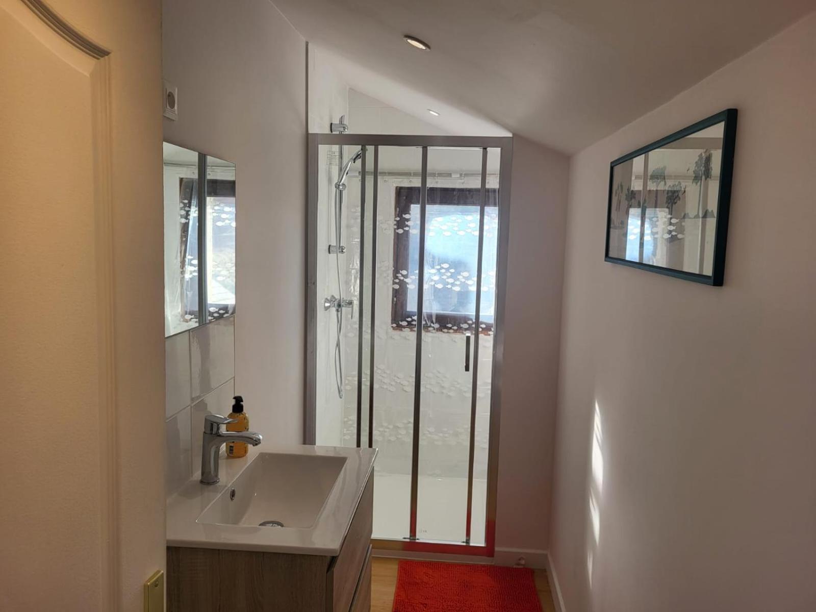 Holiday home La Maison Du Donjon - De 8 Personnes, Parking Prive Avec Jardin Terrasse