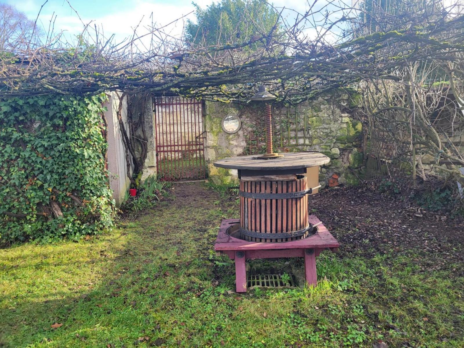 La Maison Du Donjon - De 8 Personnes, Parking Prive Avec Jardin Terrasse Loches